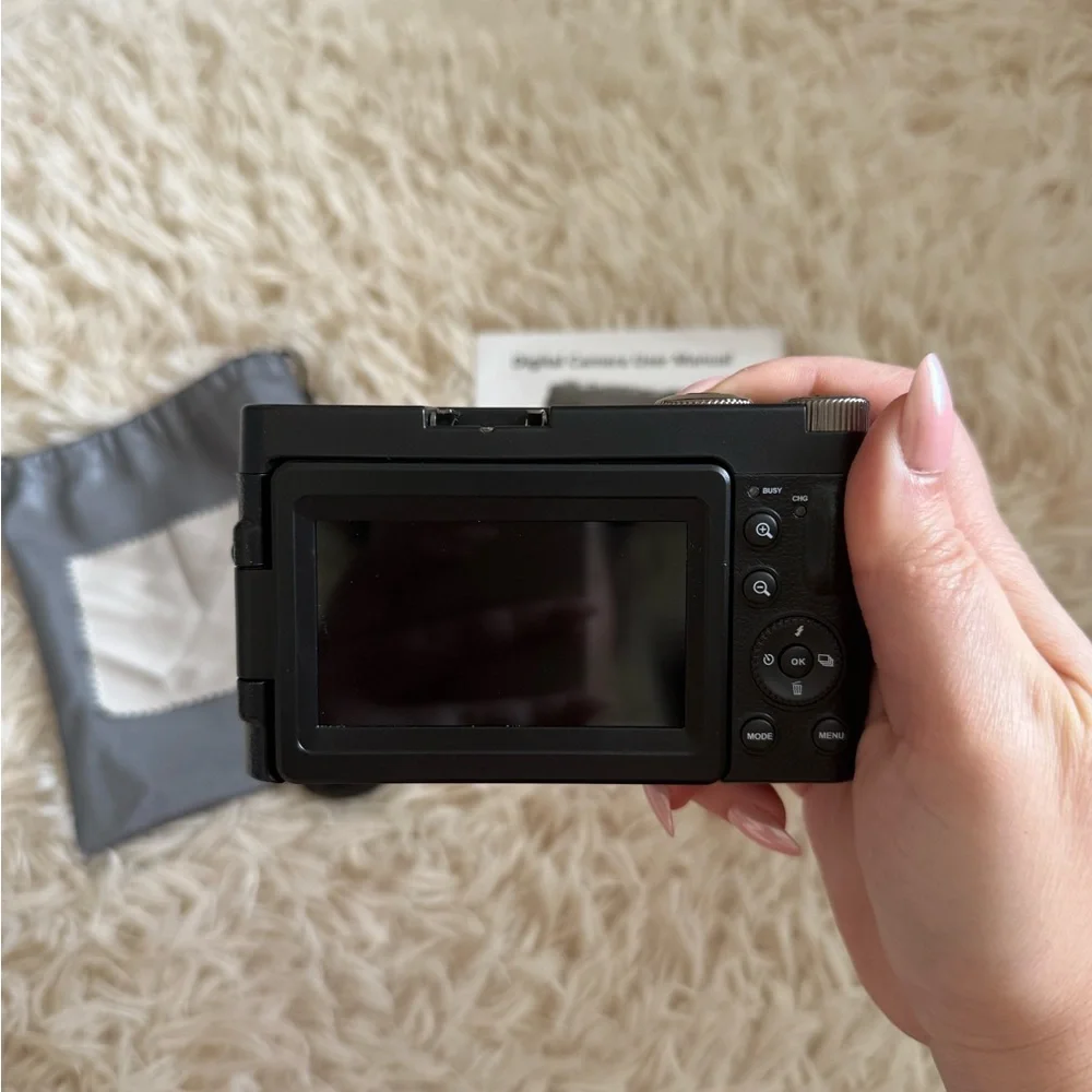 4K Digital Vlogging Camera with Carry Pouch and Manual